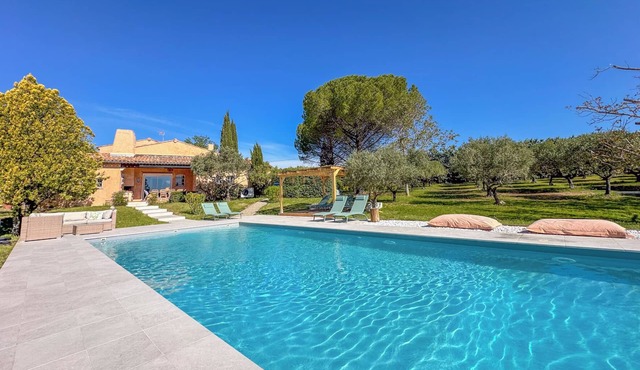 Detached 200m2, 5 bedroom Mas, heated pool 15 x 5m, air con, 5000m2 gardens