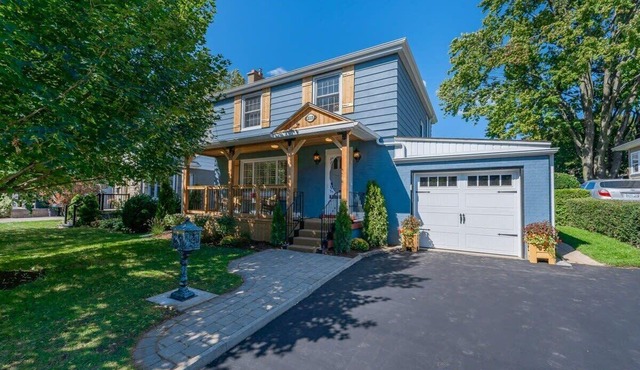 Detached 3 Bedroom Luxury home in Burlington