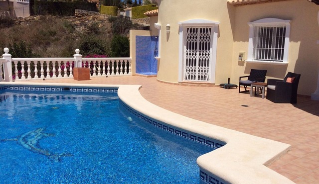 Detached 3 bedroom 2 bathroom villa with private south facing pool.