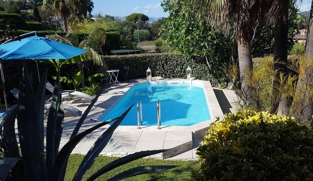 Detached 30 m2 T2 apartment in villa with swimming pool