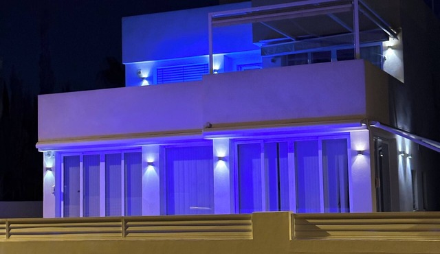Detached 4 bedroom luxury villa with pool sleeping 8