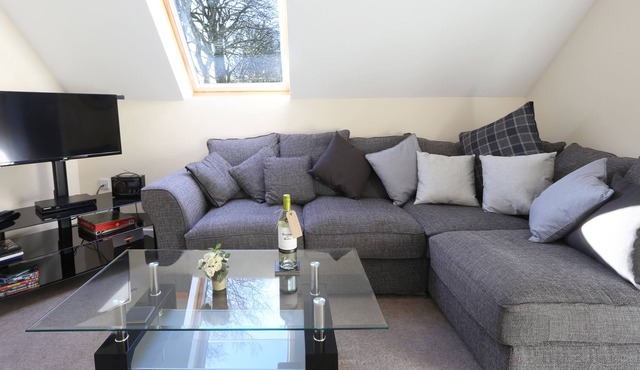 Detached annex sleeps upto 3, daily free breakfast, HOT TUB and 5 star reviews.