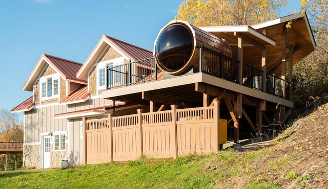 Detached Apartment w/hot-tub & Sauna view overlooking Valley