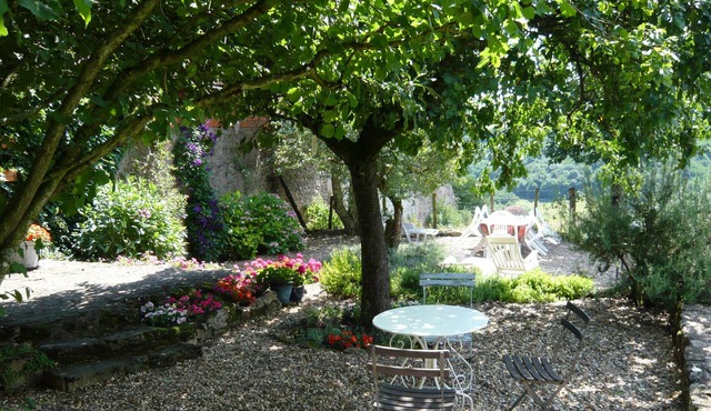 Detached beamed Farmhouse in a tranquil setting among the Burgundy vineyards