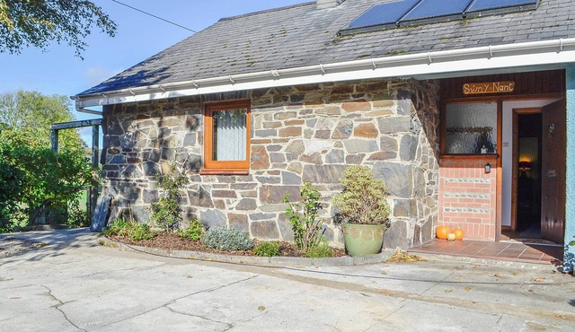 Detached bungalow in the heart of the Cambrian mountain range.