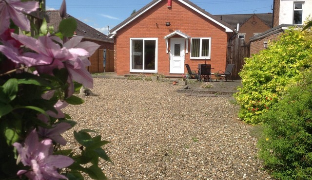 Detached Bungalow central Beverley great location with parking