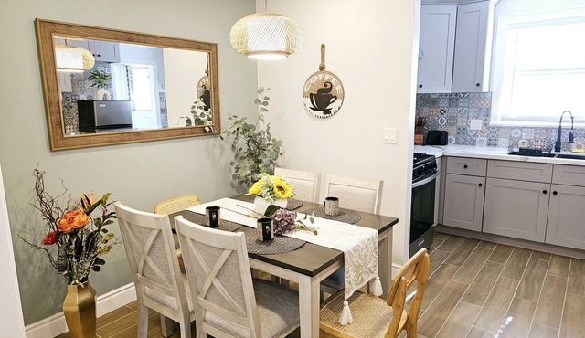 Detached Bungalow Home Prime location Close to DT Pasadena King Size -Bed! 29