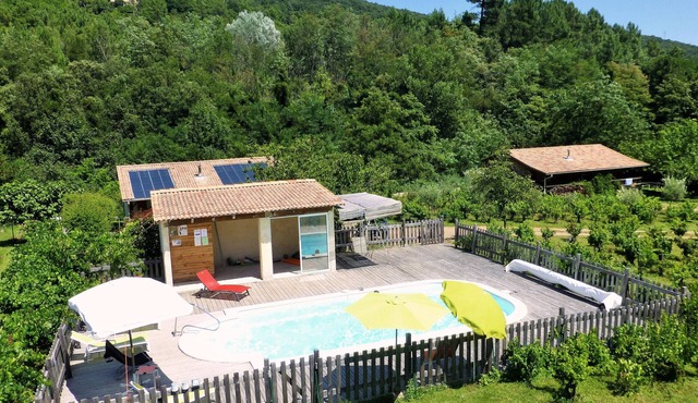 Detached Cévennes chalet, Swimming pool, Quiet, large garden, Many activities.