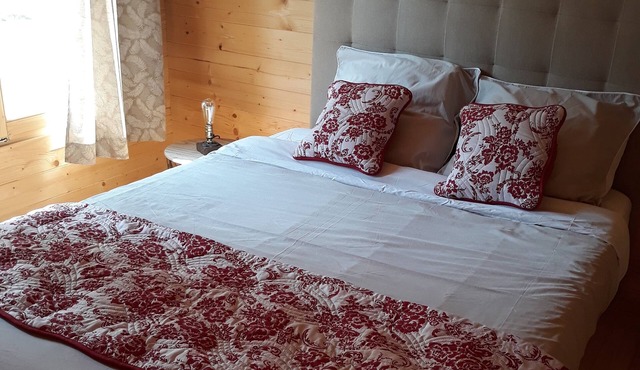 Detached chalet/gîte, 1 bedroom, swimming pool, near Lascaux IV