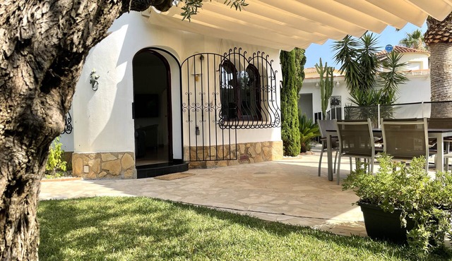 Detached CHALET 3 Bedrooms 3 Bathrooms, OLIVA-NOVA!