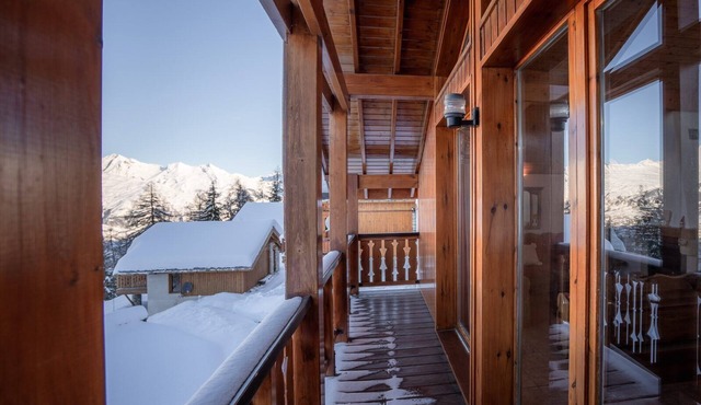 Detached chalet (6p). 3 bedrooms and 2 bathrooms. In the centre of Vallandry, with a beautiful view