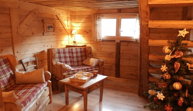 Detached chalet in Arèches Beaufort resort. Warm and charming