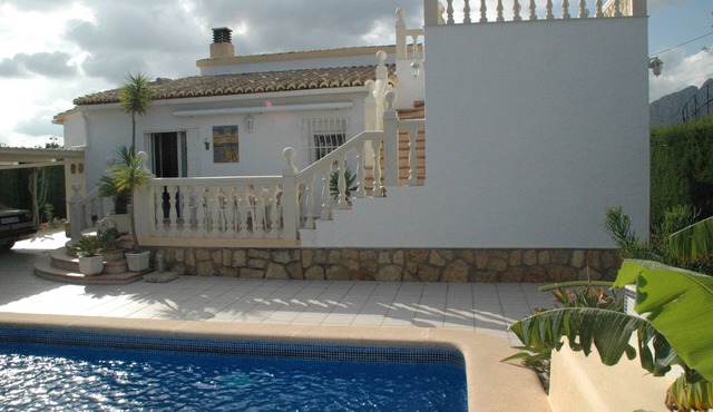 Detached chalet with private pool, garden, air conditioning and internet in a quiet location