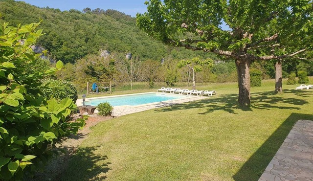 DETACHED CHARACTER STONE HOUSE 7/8 PERS