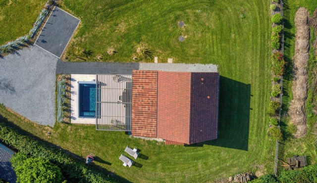 Detached cottage with private swimming pool and 500m2 garden, Dordogne 200m away