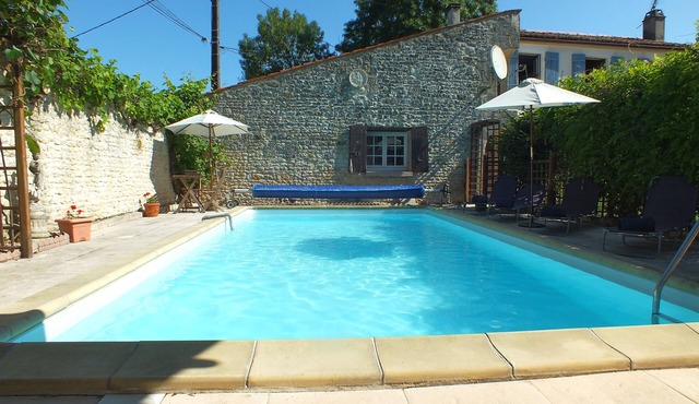 Detached country cottage with private heated pool & charming walled garden