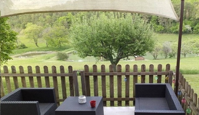 Detached country house with pond in the heart of Perigord Vert