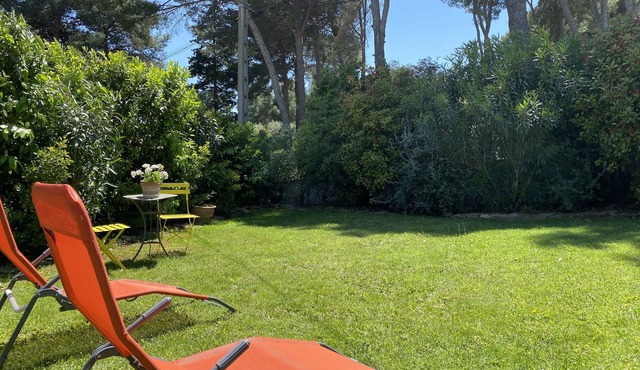 Detached country house, in the heart of the vineyards, 6km from the beach at meze