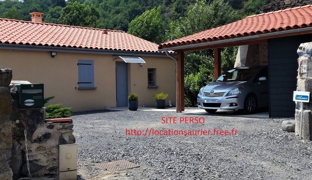 Detached country house, in the middle of the mountains, in Auvergne