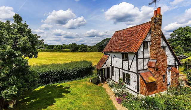 Detached dog friendly country house in quiet location but close to amenities.