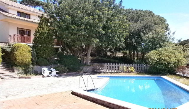 Detached family house, private garage and sea views