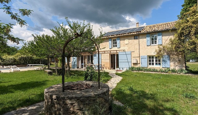 Detached family home with swimming pool + detached garden shed, wooded grounds 1ha