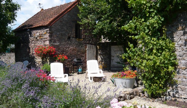 Detached former winemaker's cottage in a delightful & panoramic setting