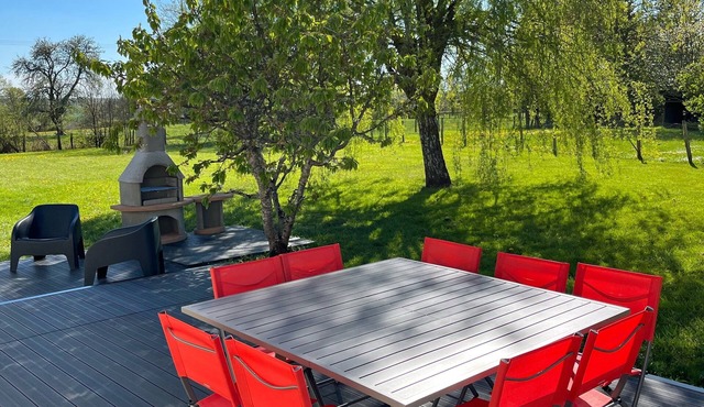 Detached house, quiet location.