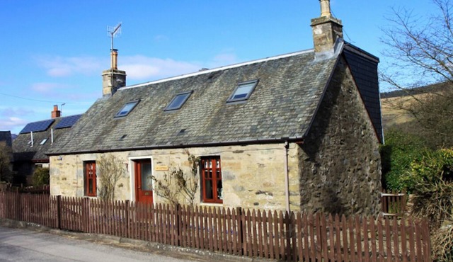 Detached fully modernised cottage 6 miles from Pitlochry and Aberfeldy.