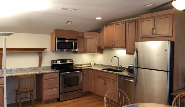 Detached Garage Apt, Private Entrance, High Speed FIOS, Safe Location, Parking.