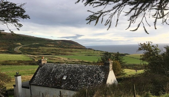 Detached Cottage Spectacular Sea Views - Sauna, WIFI and Hot Tub