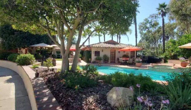 Detached guest house on private gated Spanish Estate with a pool, Temecula close