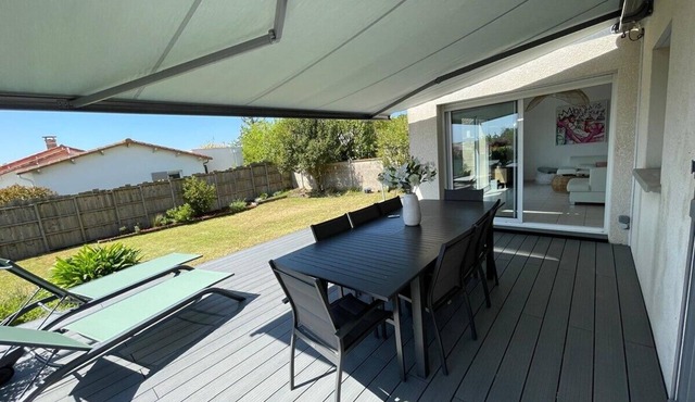 Detached house 1.2Km walk from the beach