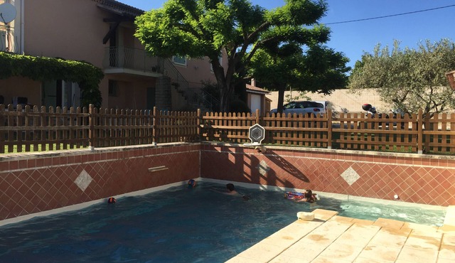 Detached house not overlooked air conditioned with enclosed garden and swimming pool