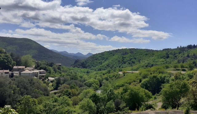 Detached Holiday Home in a Peaceful Setting with Mountain Views and Private Garden