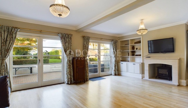 Detached Home close to wedding venues and Rochester, 35mins to London on train.