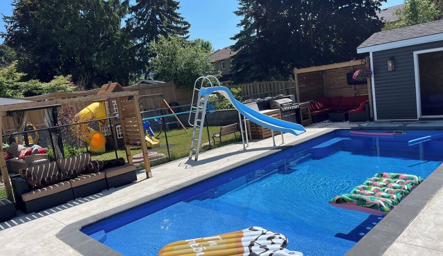 Detached home with heated saltwater pool 45 minutes from Toronto