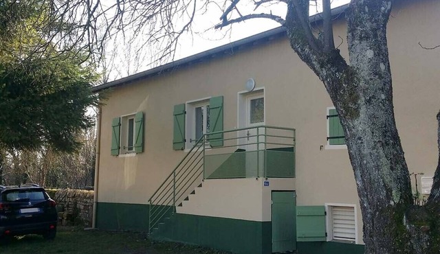 Detached house 1 bedroom, 1 bathroom, large enclosed garden and terrace