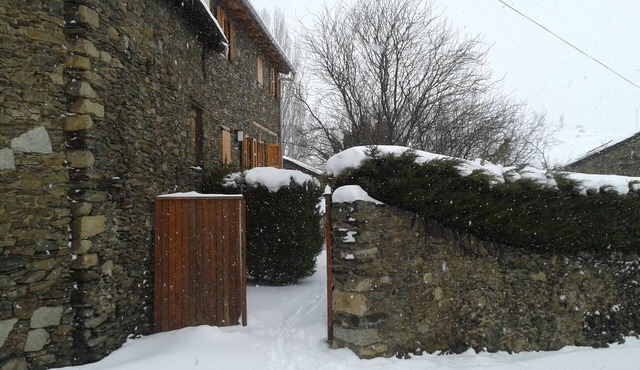 Detached house with private garden, ideal for families with children