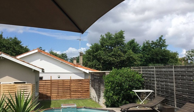 Detached house with pool, 4 bedrooms + 2 bathrooms - sleeps 8, Bordeaux.