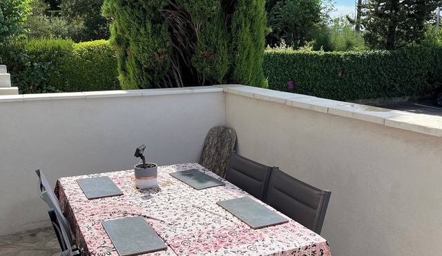 Detached house 10 minutes' walk from the town center in the heart of the Luberon