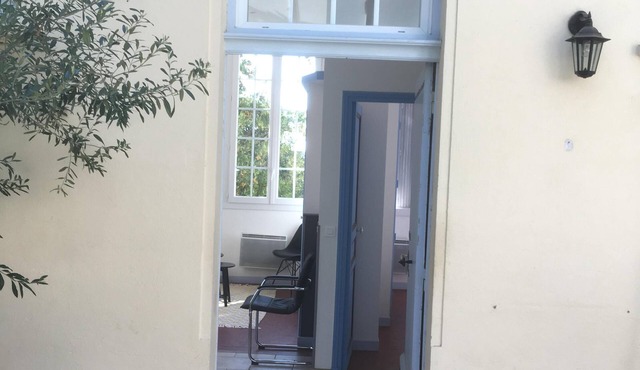 Detached house 10 minutes' walk from the center of Hyères