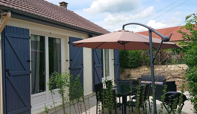 Detached house at the foot of the Baye pond and the Canal du Nivernais