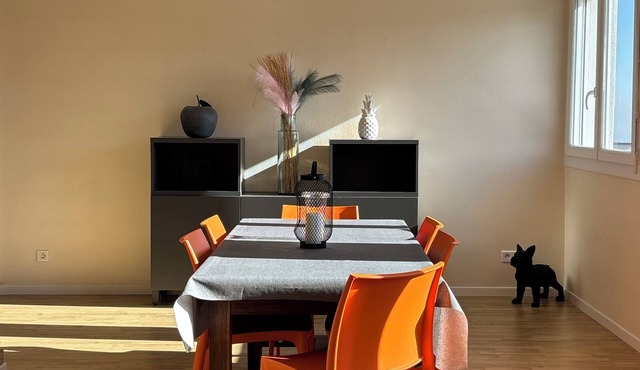 Detached house between town and mountain