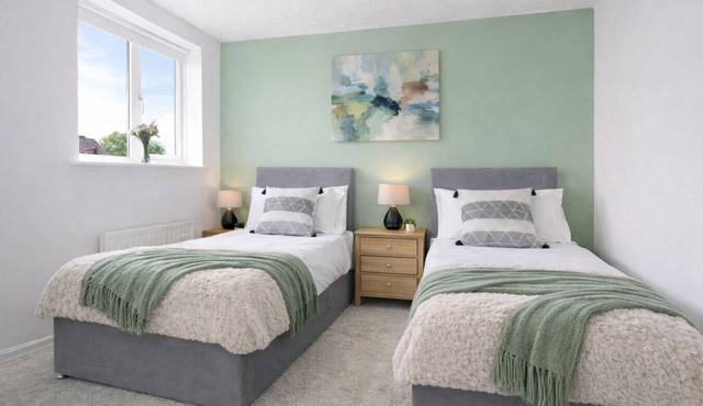 Detached House Driveway Parking Fast WiFi Smart TV Self-Check-In