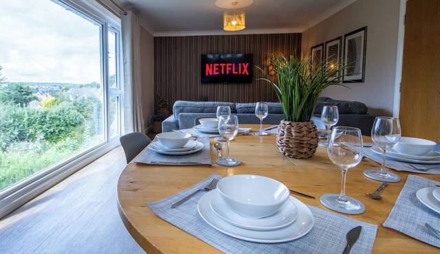 Detached House, Driveway Parking & Amazing Views