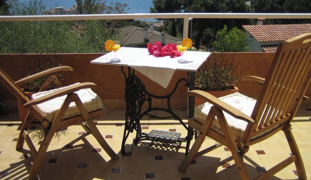 Detached house with sea views. Near Barcelona and Costa Brava.