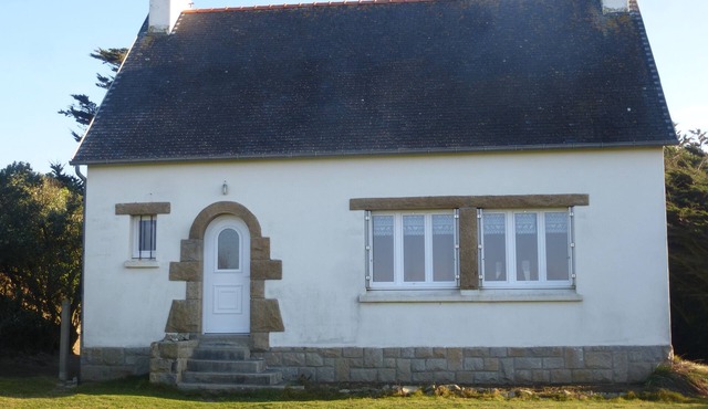 Detached house "feet in the water".