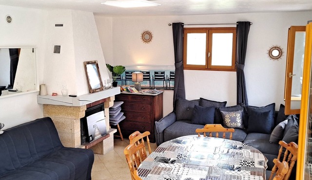 Detached house for quiet family holidays between see and montains