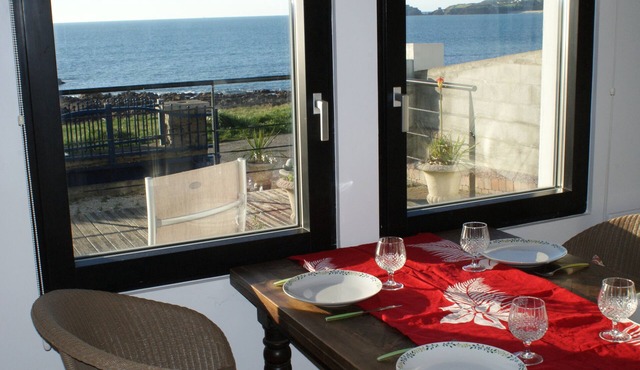 Detached house with sea view and access to the beach for 2 to 4 people